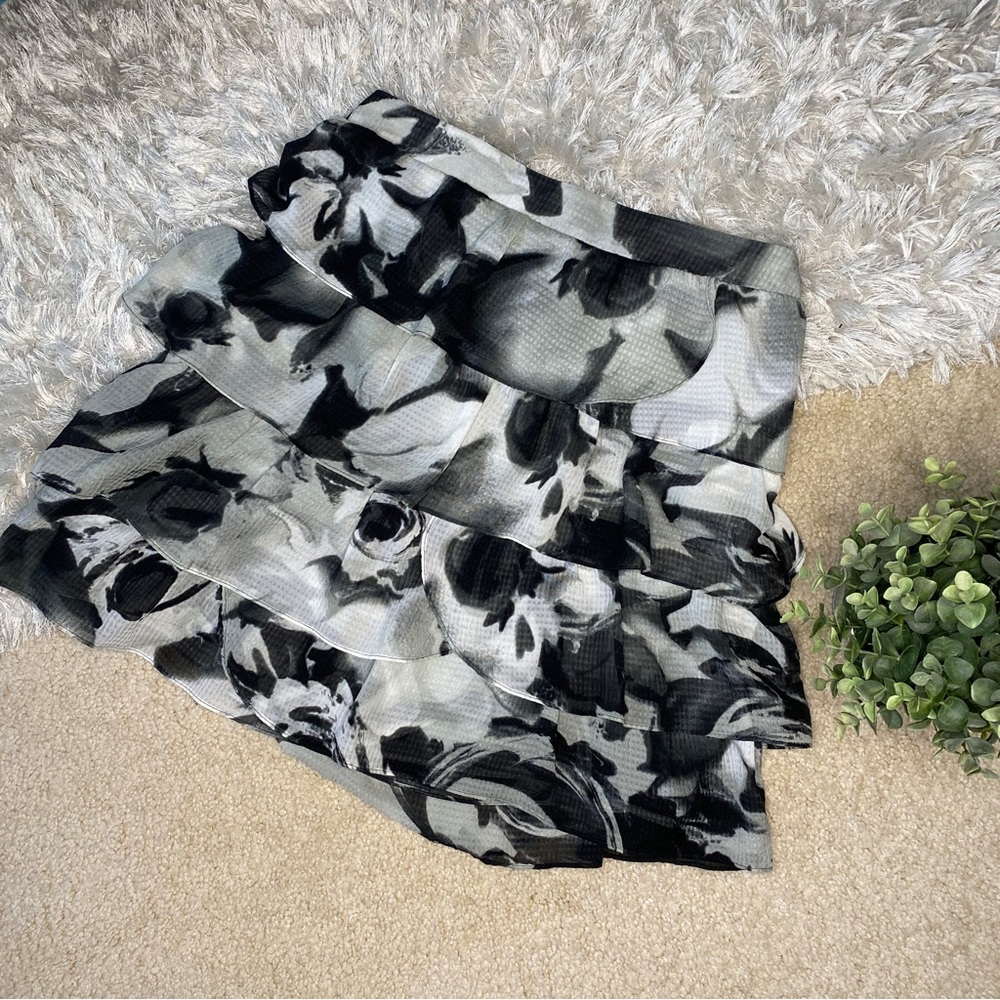 Black, White & Gray Floral Tiered Skirt size M